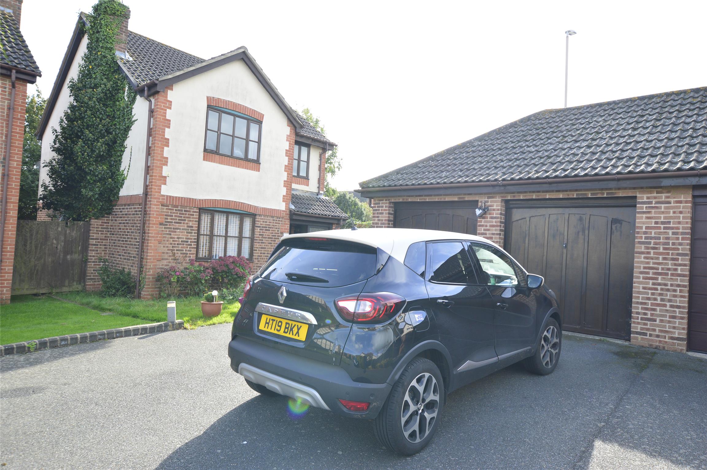 4 Bedroom Detached House To Rent In Cotswold Close Eastbourne