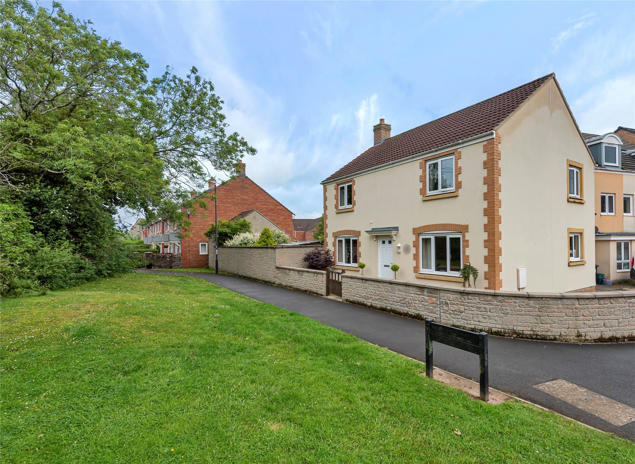 4+ bedroom house for sale in Park Lane, Frampton Cotterell, Bristol