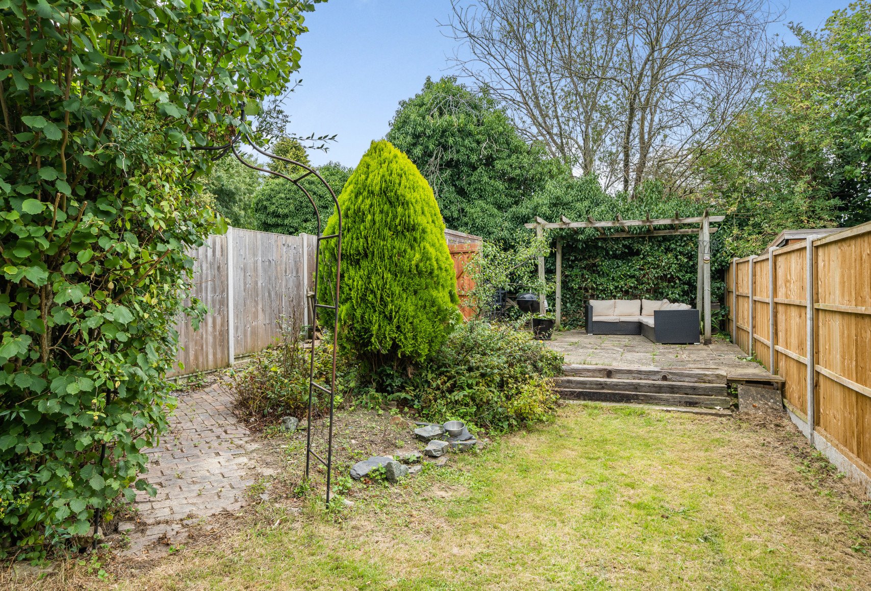 4+ bedroom house for sale in Redehall Road, Smallfield, Horley, Surrey