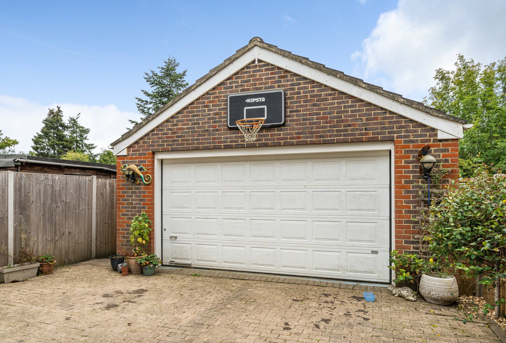 4+ bedroom house for sale in Redehall Road, Smallfield, Horley, Surrey