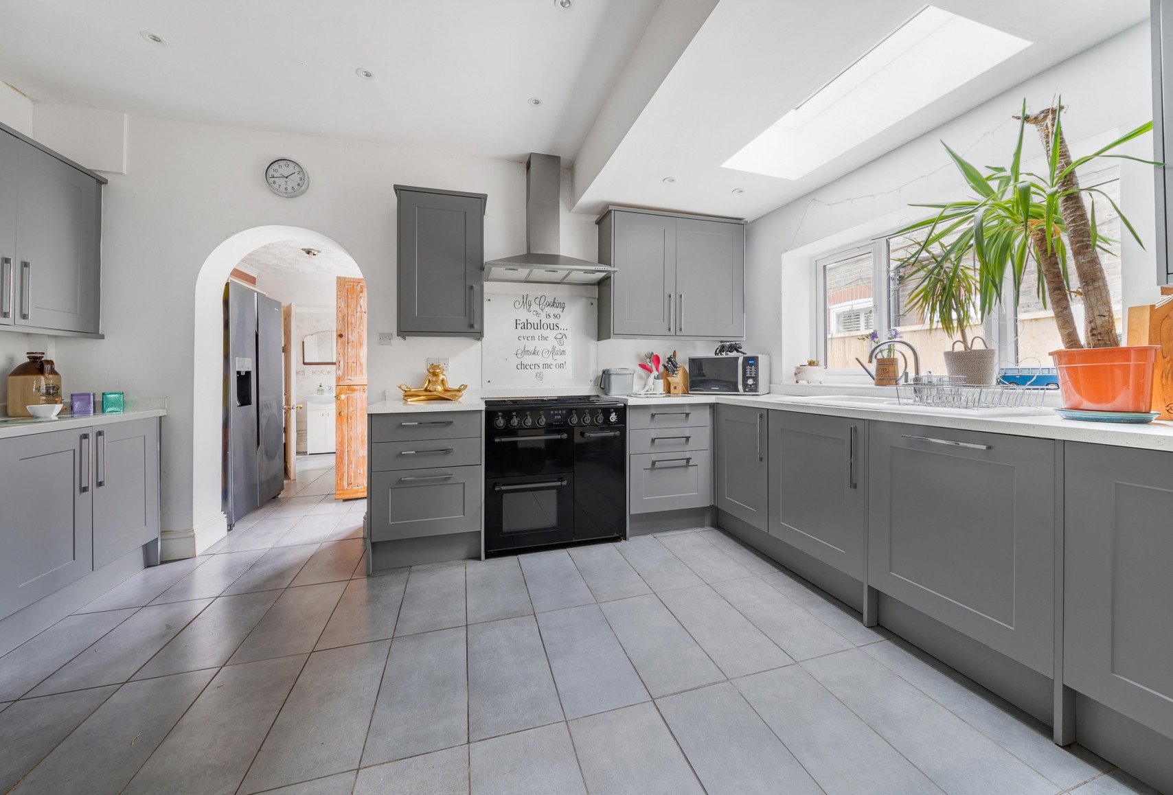 4+ bedroom house for sale in Redehall Road, Smallfield, Horley, Surrey