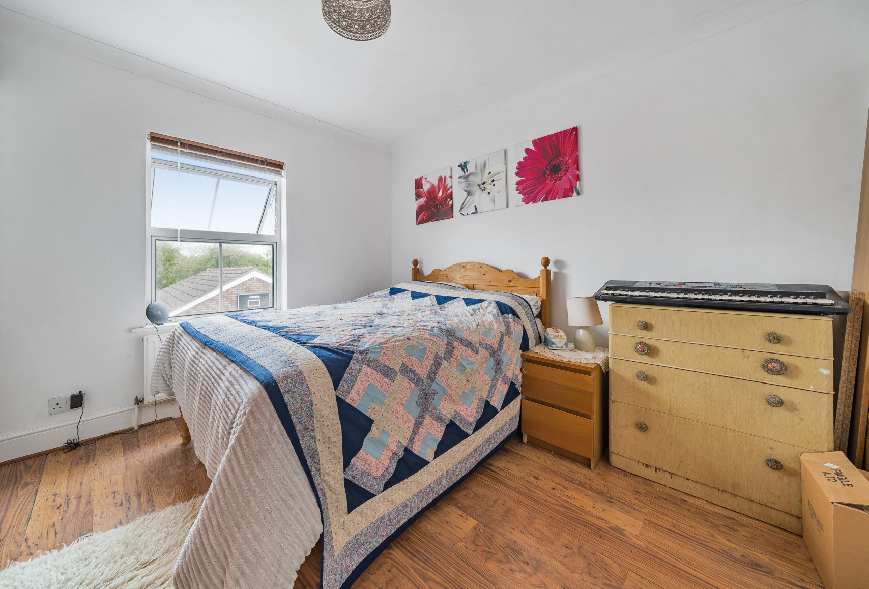 4+ bedroom house for sale in Redehall Road, Smallfield, Horley, Surrey