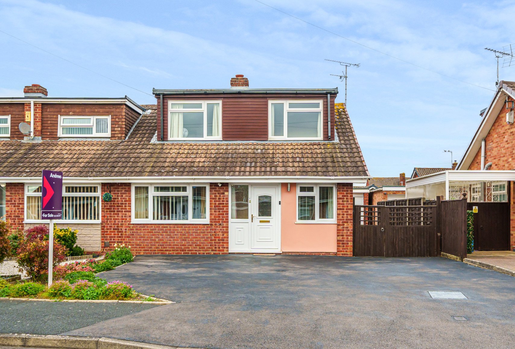 4+ bedroom bungalow for sale in Springbank Drive, Cheltenham