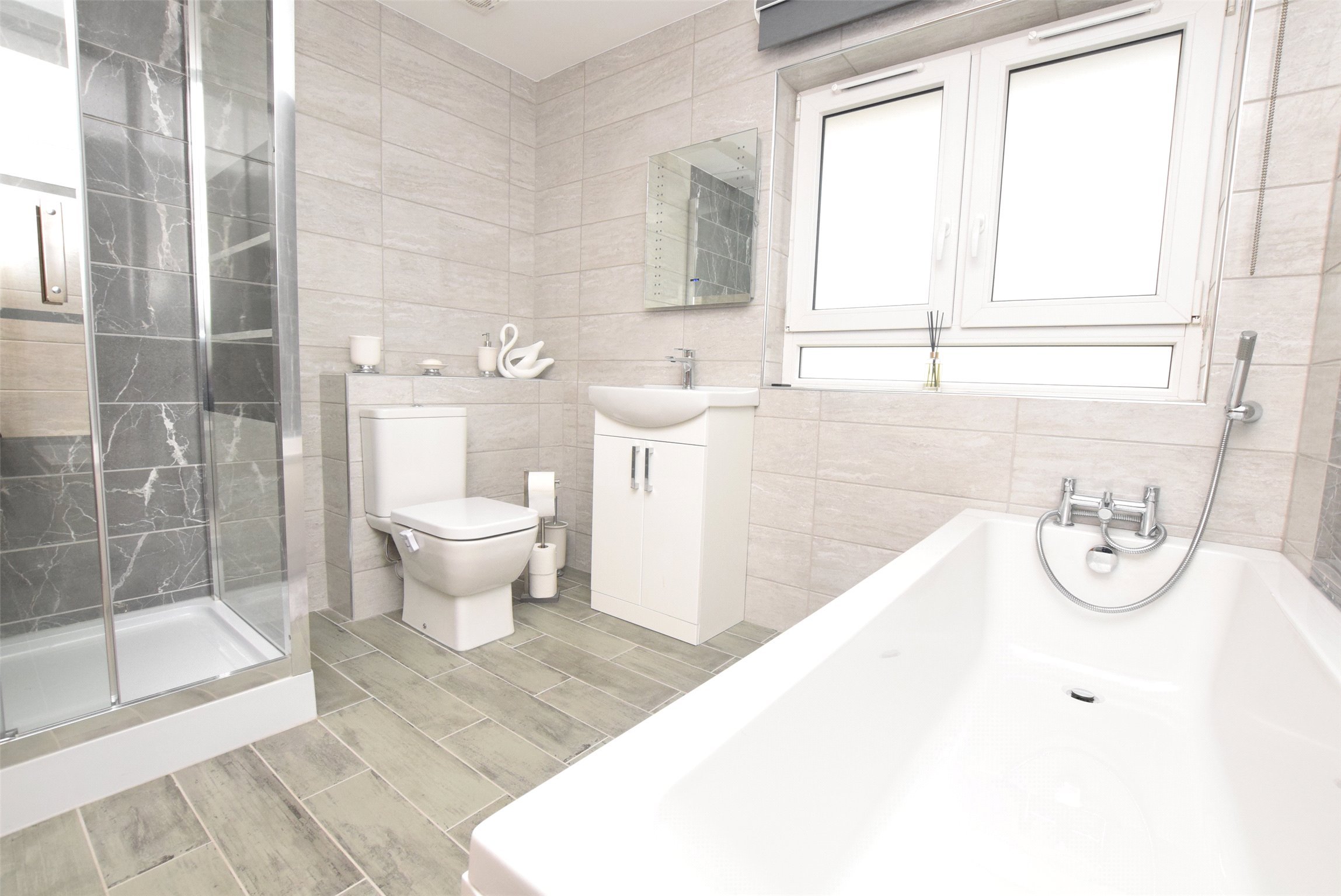 2+ bedroom flat/apartment for sale in Great Cullings, Romford, RM7