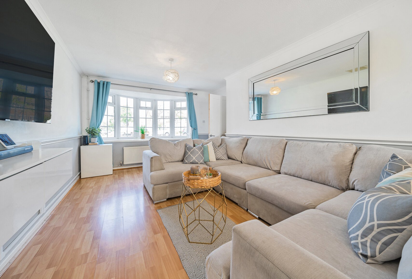 4+ bedroom house for sale in Tanyard Way, Horley, Surrey, RH6 Andrews